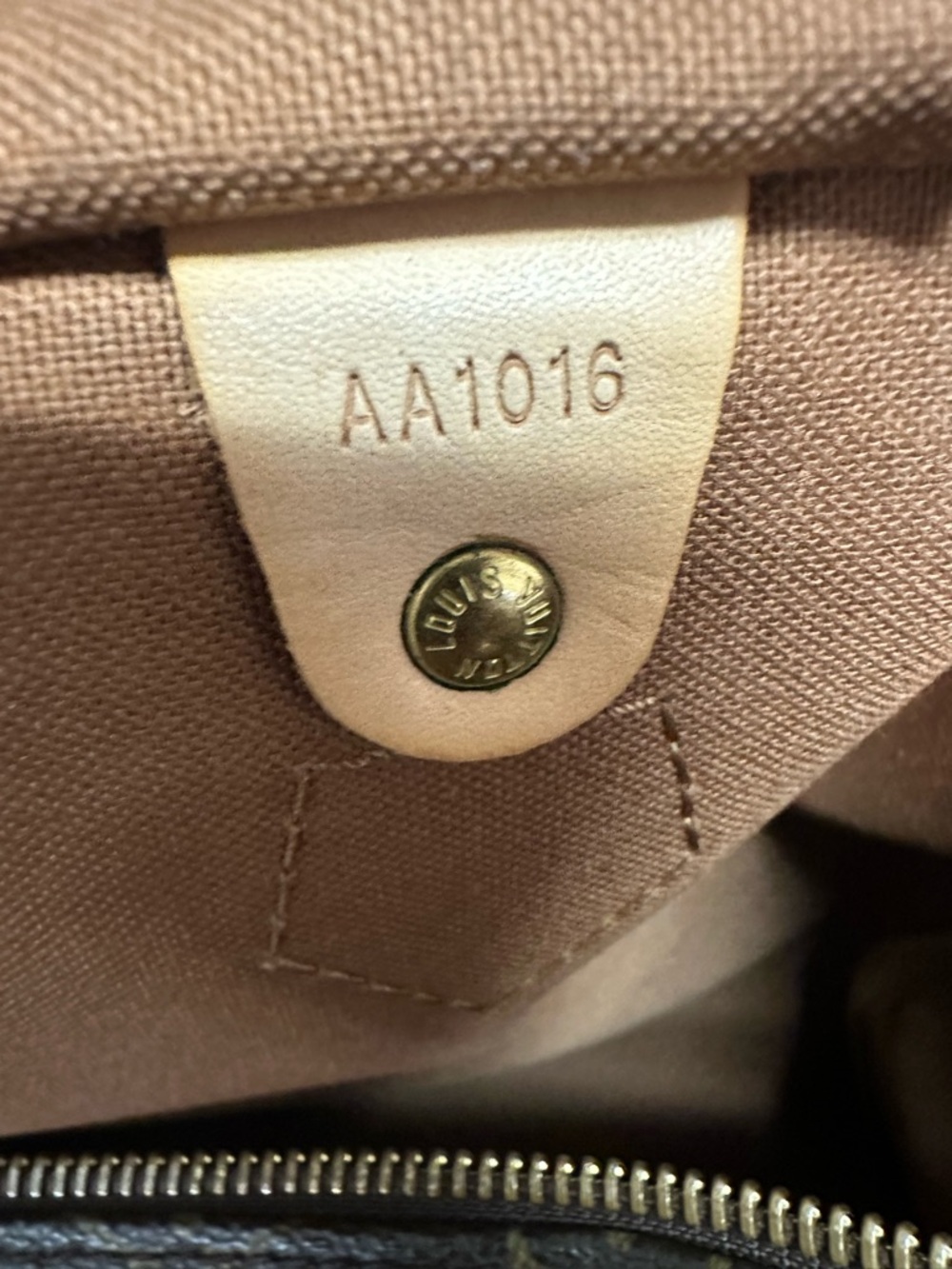 Louis Vuitton Speedy 40 Brown Monogram Canvas Handbag with Bow Charm - Picture 8 of 9